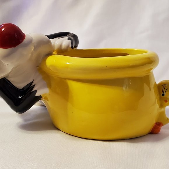 Sylvester & Tweety Bird Planter TM & Warner Brothers - Picture 1 of 8